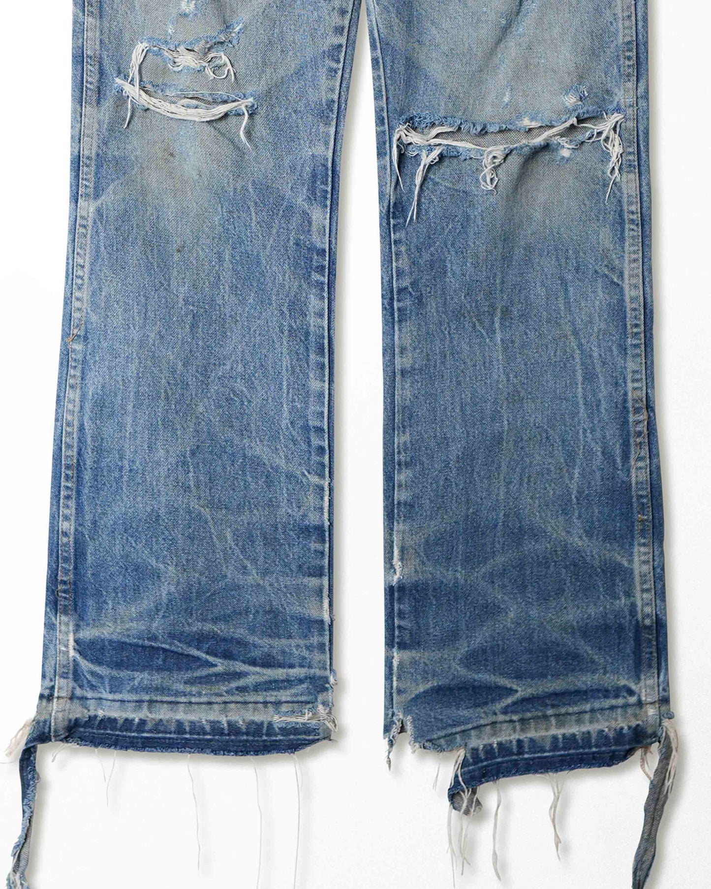 WRANGLER MID-WASH DISTRESSED JEANS
