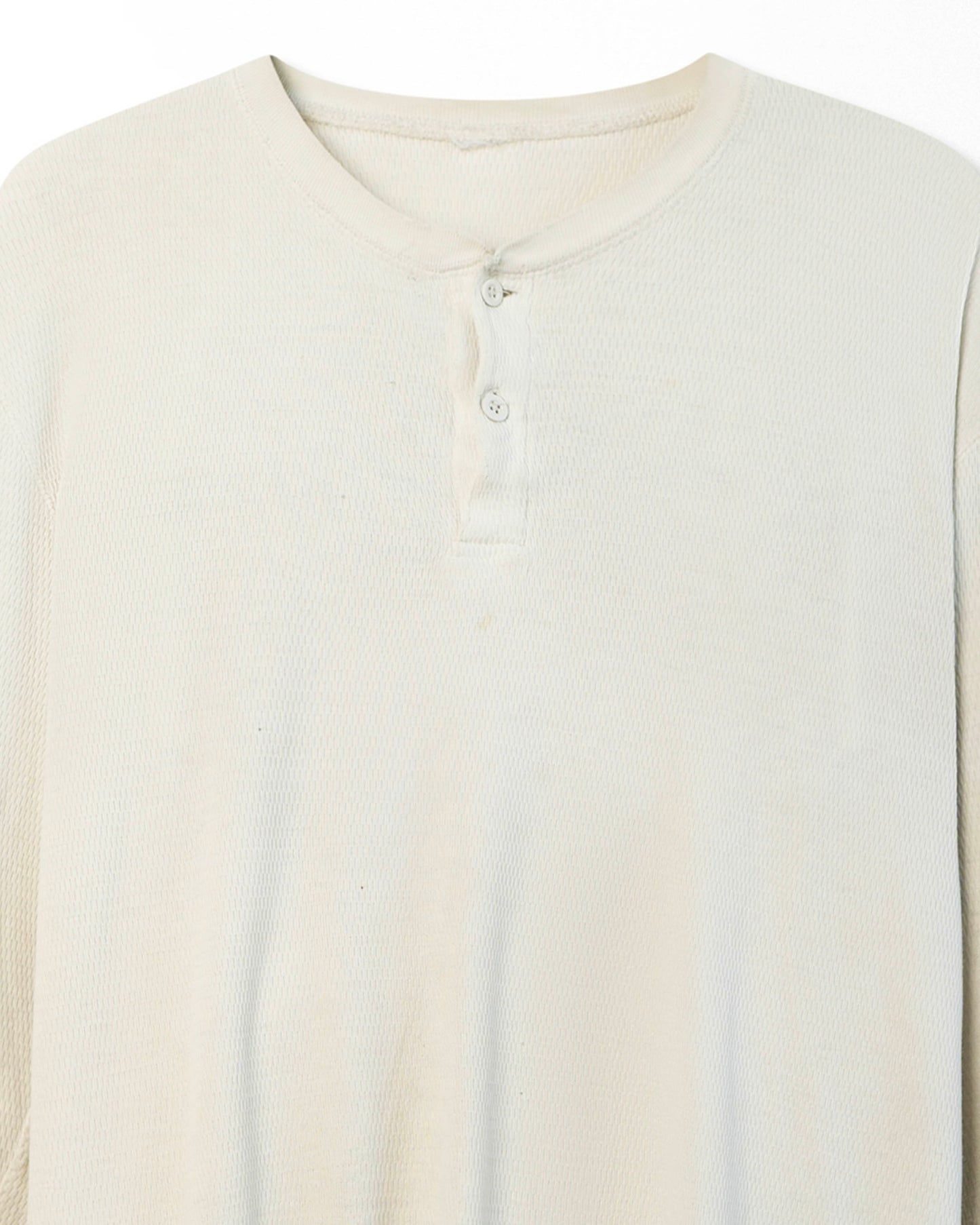 WHITE STAINED DISTRESSED THERMAL SWEATER