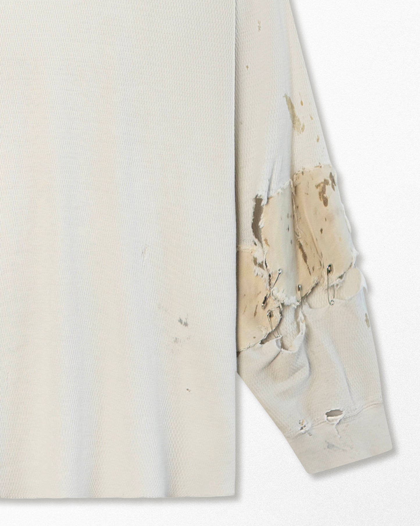 WHITE STAINED DISTRESSED THERMAL SWEATER