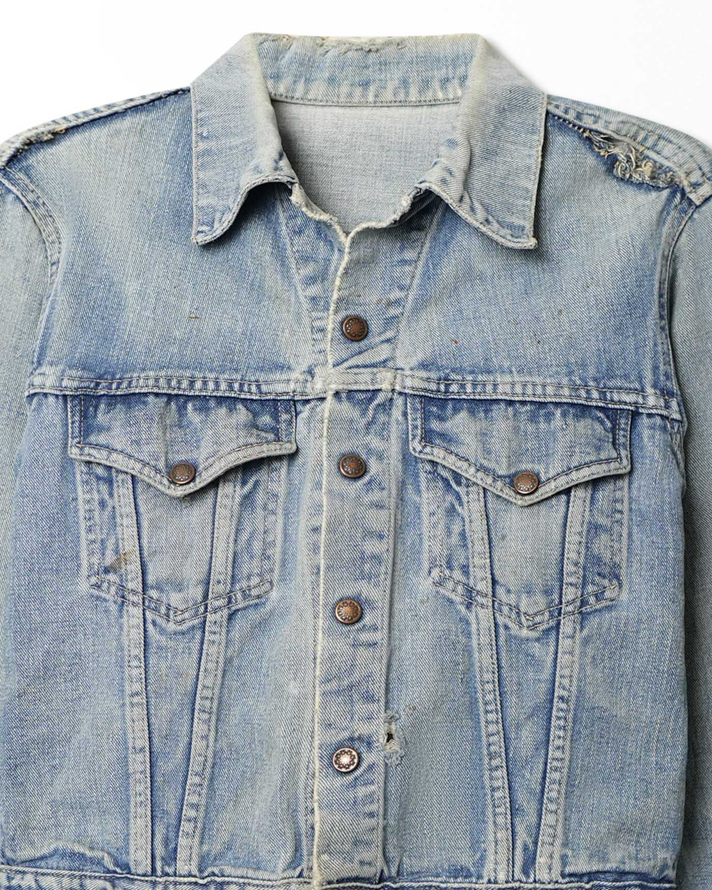 JC PENNEY LIGHT WASH DENIM JACKET